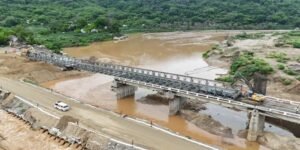 Puente Provisional metálico tipo Bailey sobre el Río Omitlán en Guerrero